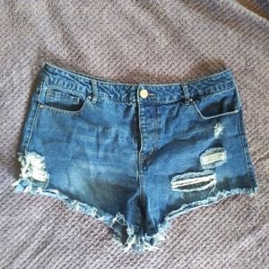 Refuge jean shorts. Size 15